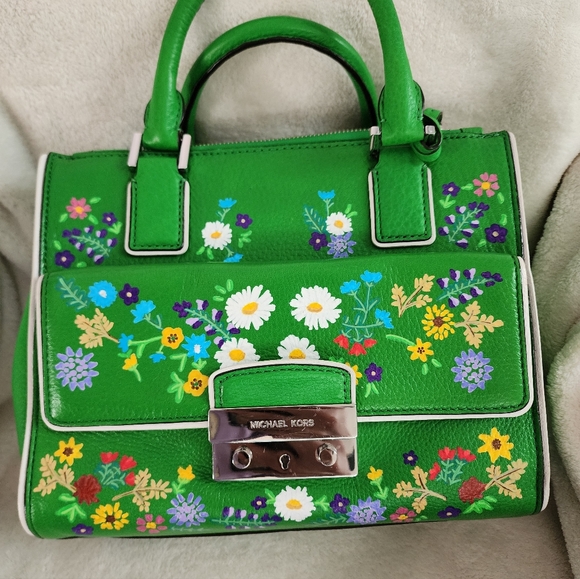 LIVE SHOW NOTIFICATION - Picture 3 of 12